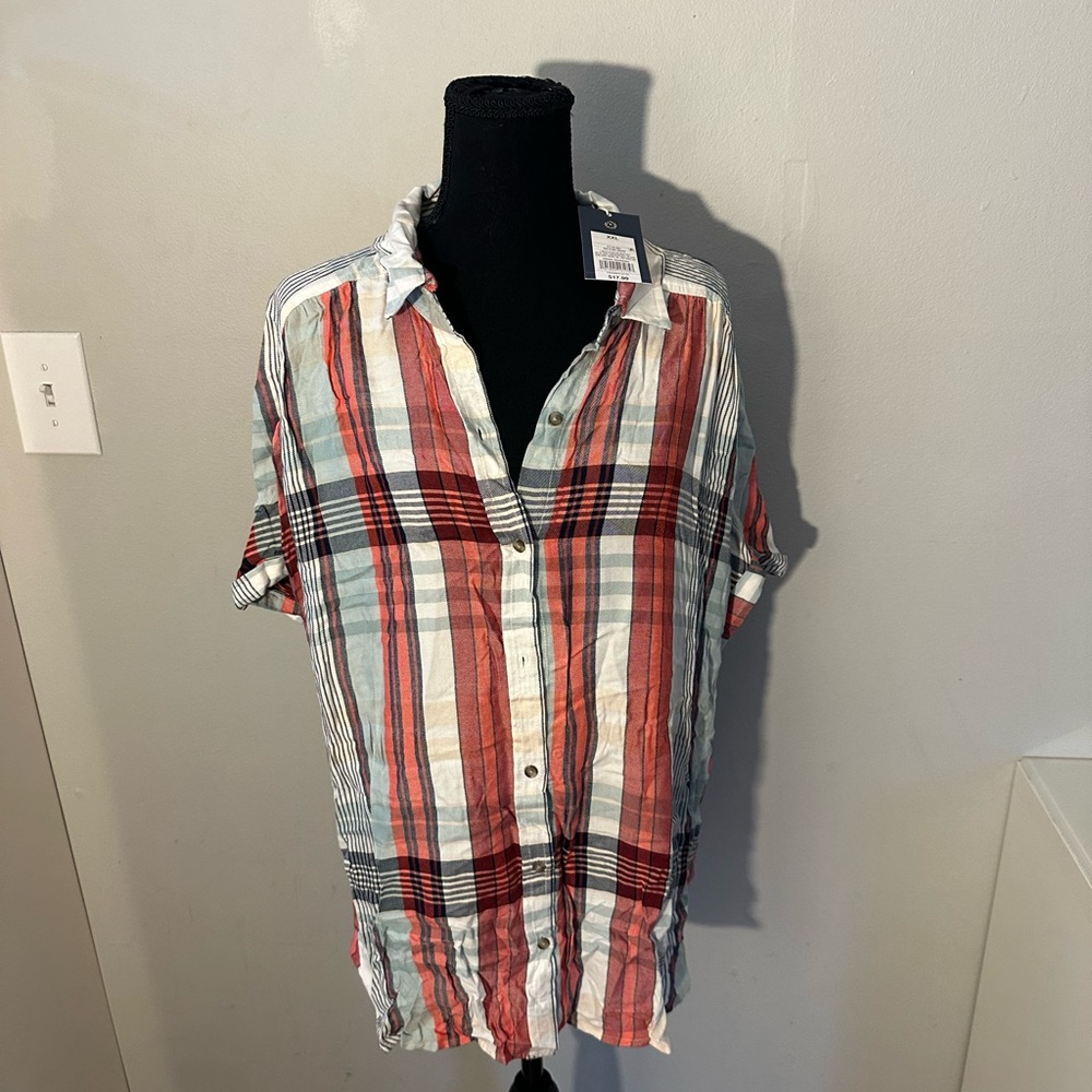 NWT. Universal thread. Plaid light weight button up shirt